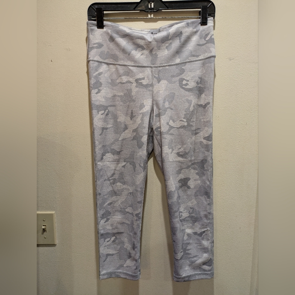 GAP Gray Camouflage Leggings Size Medium